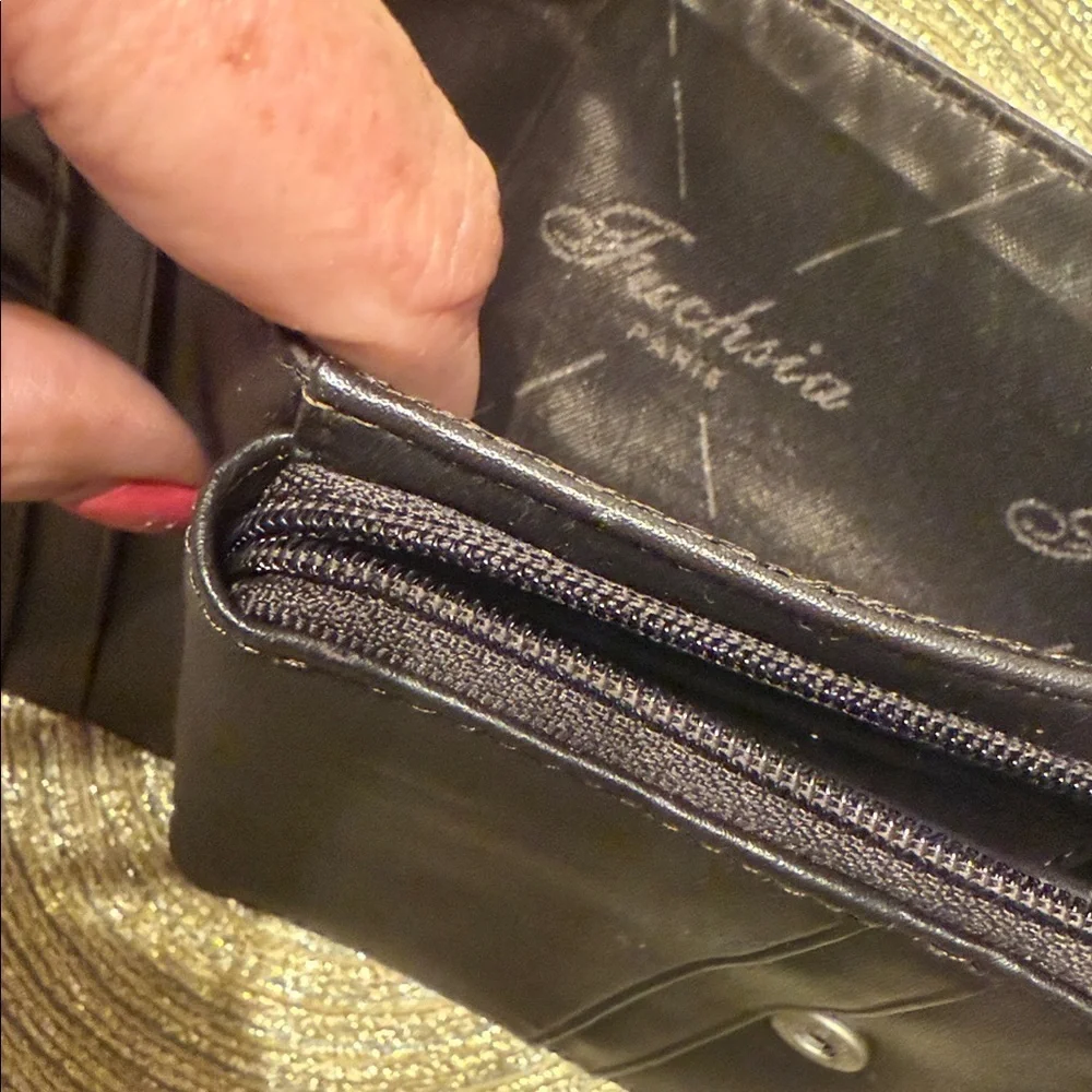 Fuchsia Paris brown Leather Clutch